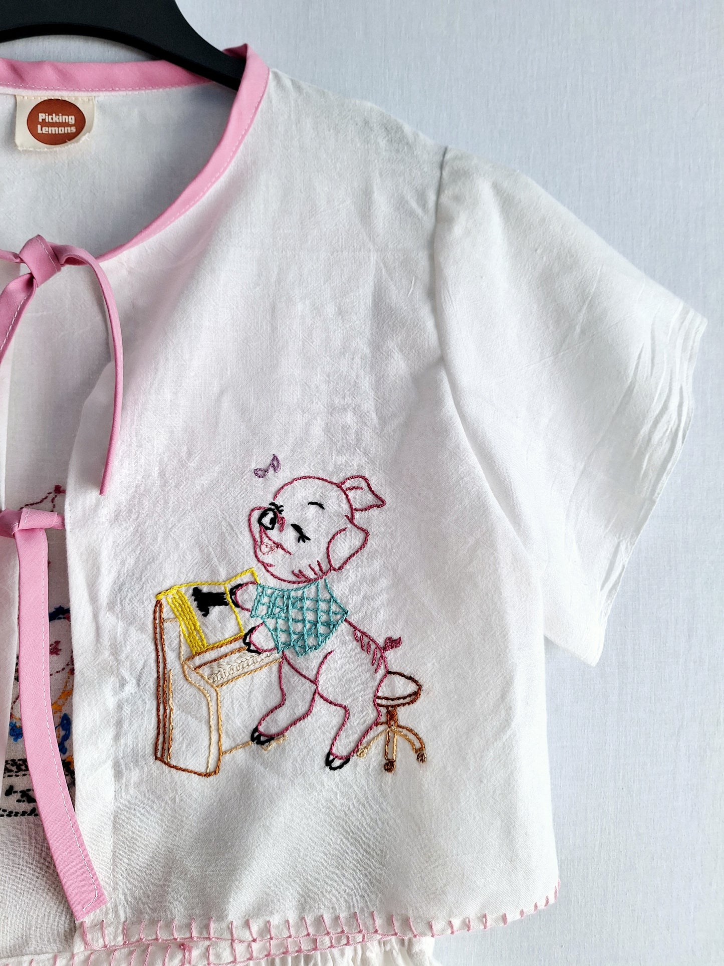"PIGGY'S CHORES & FUN" 🩷🐷 TWO PIECES SET made with 7 vintage tea towels. FREE SHIPPPING!