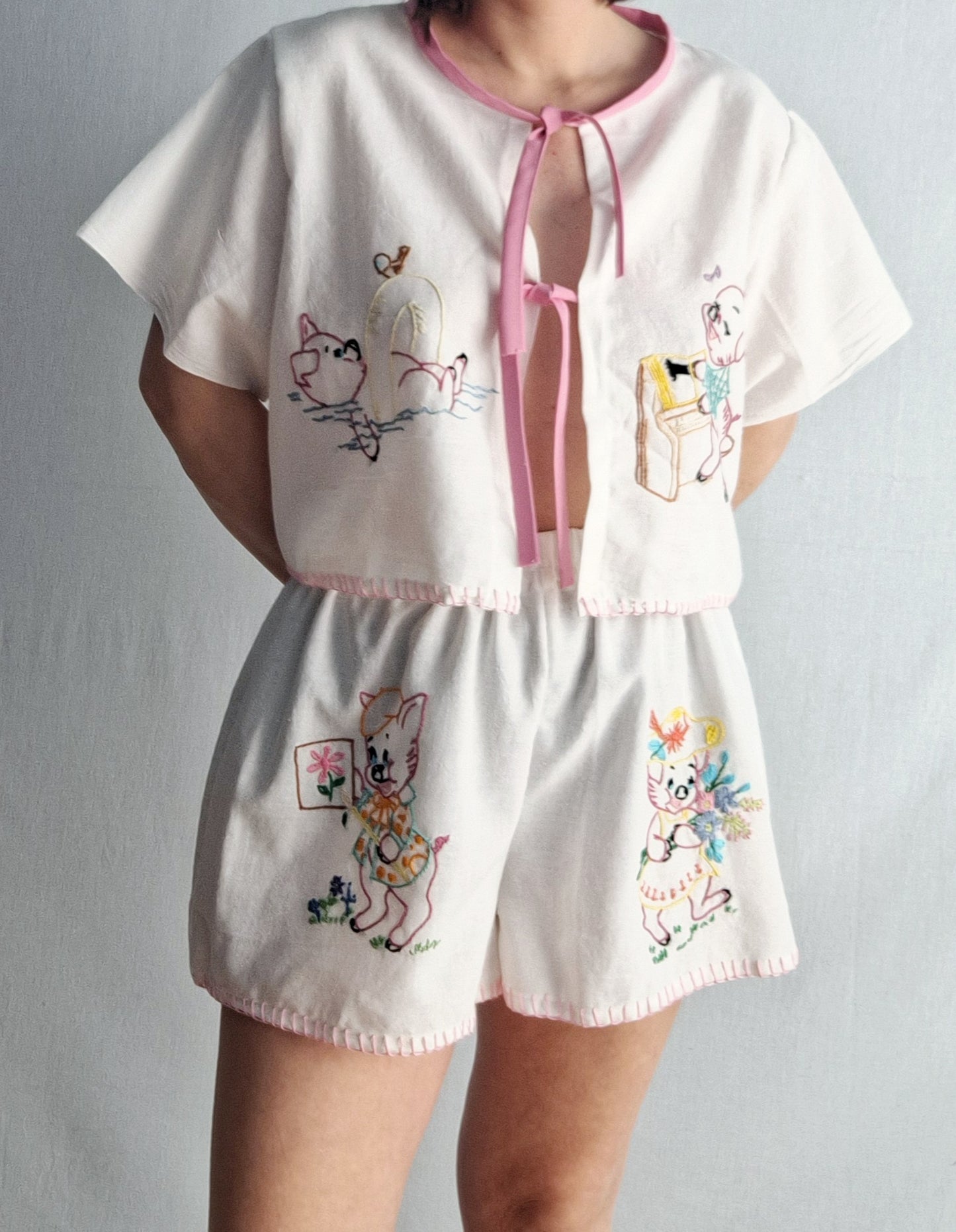 "PIGGY'S CHORES & FUN" 🩷🐷 TWO PIECES SET made with 7 vintage tea towels. FREE SHIPPPING!