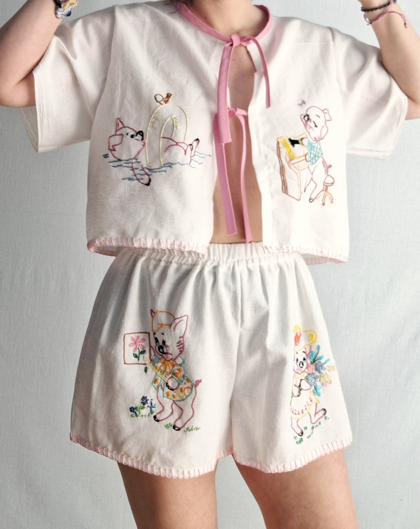 "PIGGY'S CHORES & FUN" 🩷🐷 TWO PIECES SET made with 7 vintage tea towels. FREE SHIPPPING!