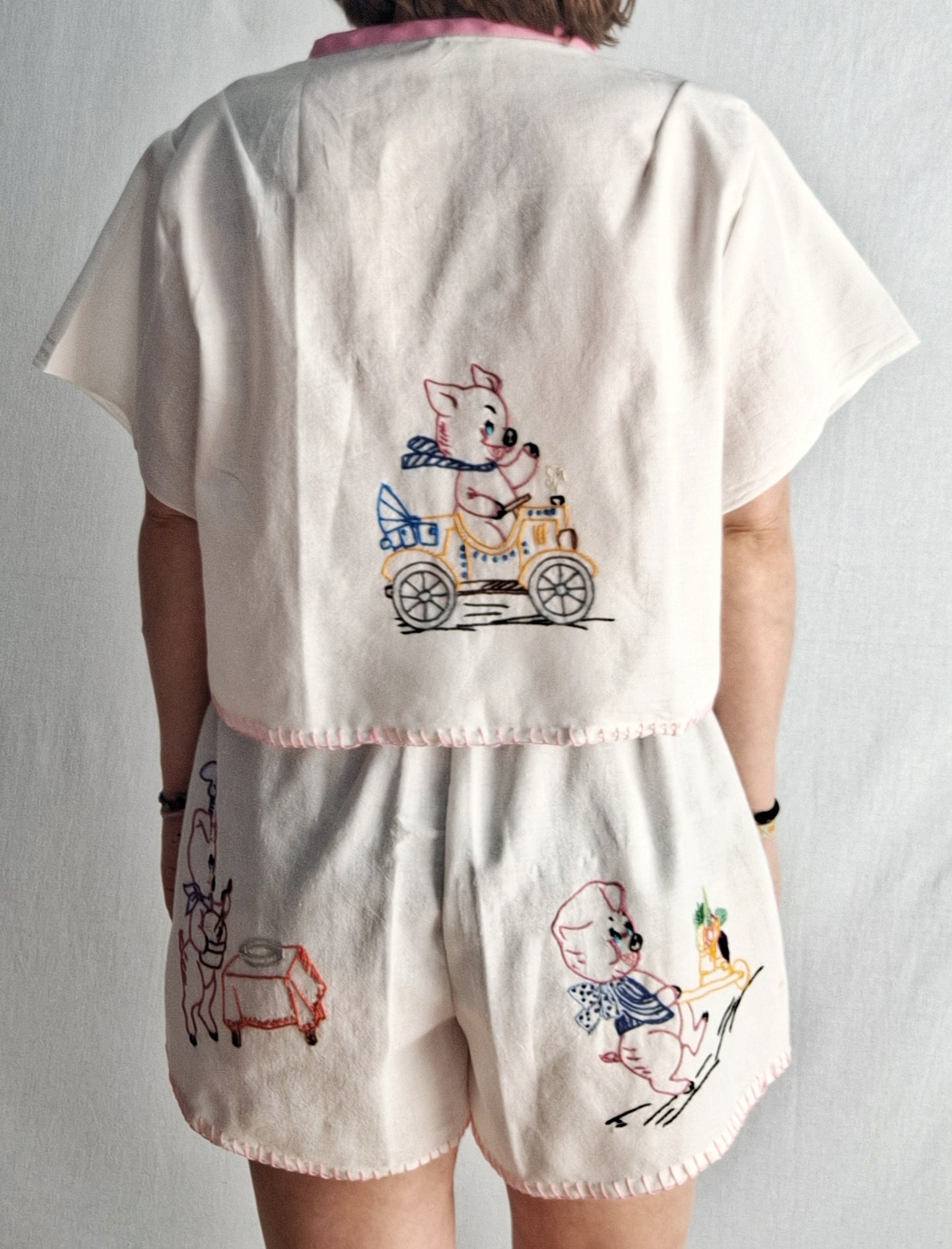 "PIGGY'S CHORES & FUN" 🩷🐷 TWO PIECES SET made with 7 vintage tea towels. FREE SHIPPPING!