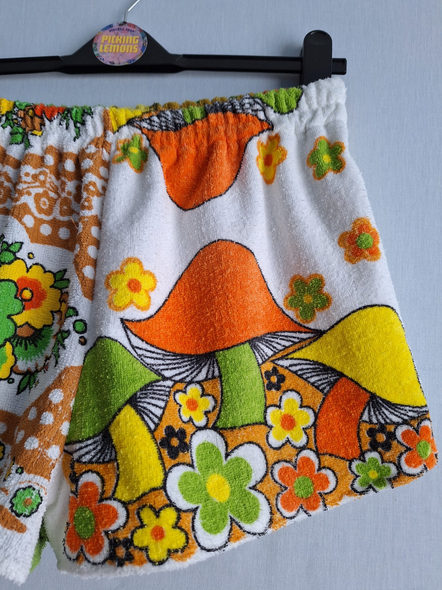 "SETAS & FLORES" SHORTS 🍄🌼 made with 3 vintage towels. FREE SHIPPING