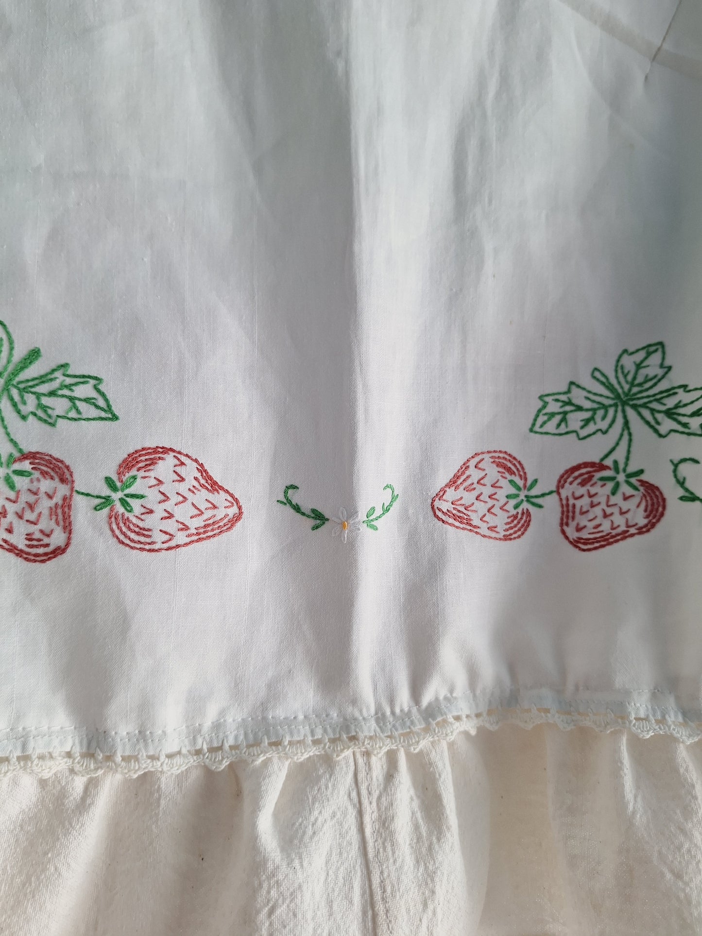 "STRAWBERRIES" TIES TOP 🍓 made with vintage tablecloth. FREE SHIPPING